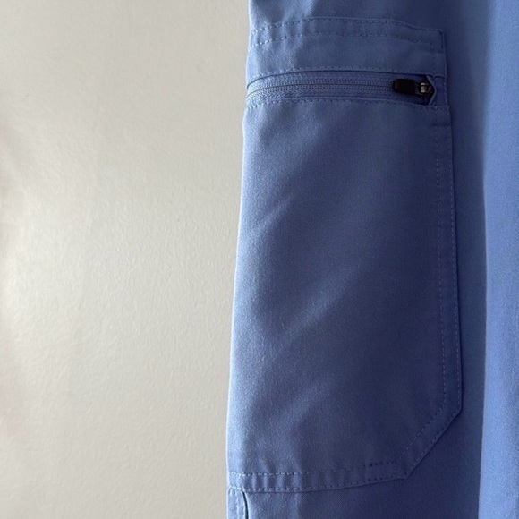 Figs 2 piece nurse scrubs set Blue V-Neck Top with pockets + jogger style Pants - Picture 11 of 17